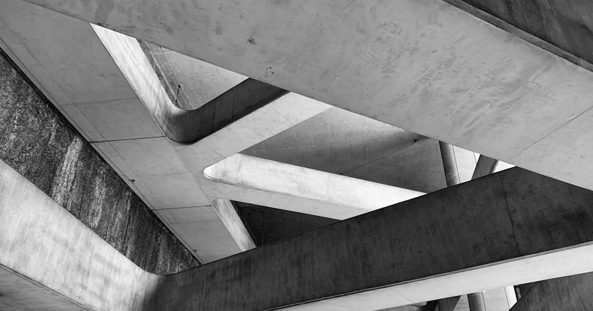 ለምንድነው መሠረት ላይ 'Plinth Beam' (ቀበቶ) የሚሰራው?